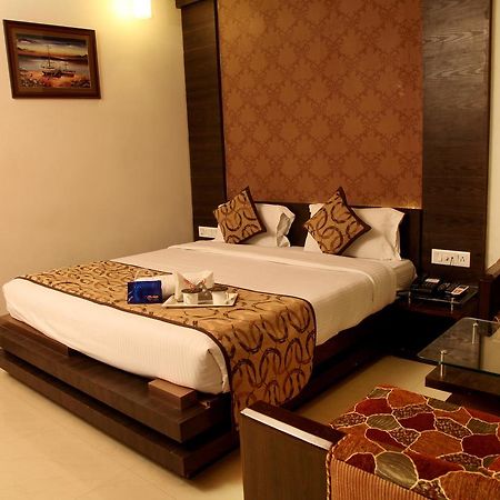 Oyo 905 Galaxy View Hotel Prayagraj Esterno foto
