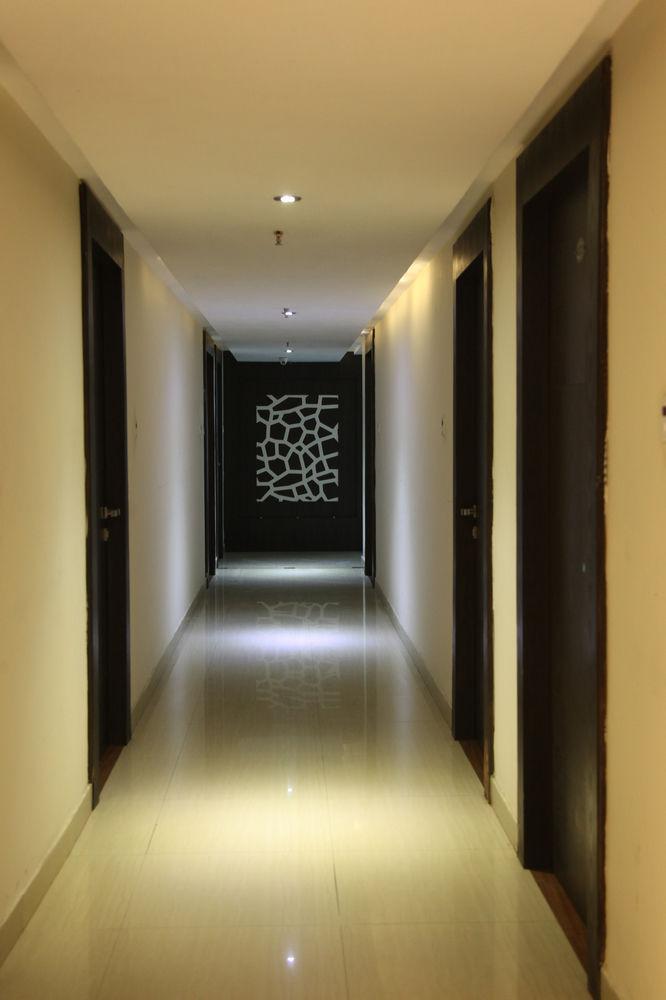 Oyo 905 Galaxy View Hotel Prayagraj Esterno foto