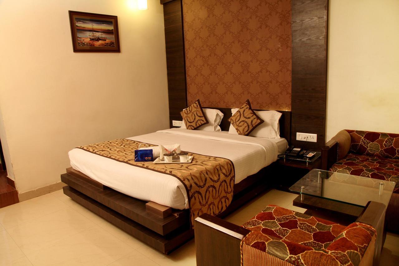 Oyo 905 Galaxy View Hotel Prayagraj Esterno foto