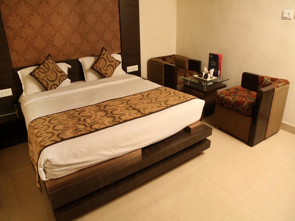 Oyo 905 Galaxy View Hotel Prayagraj Esterno foto