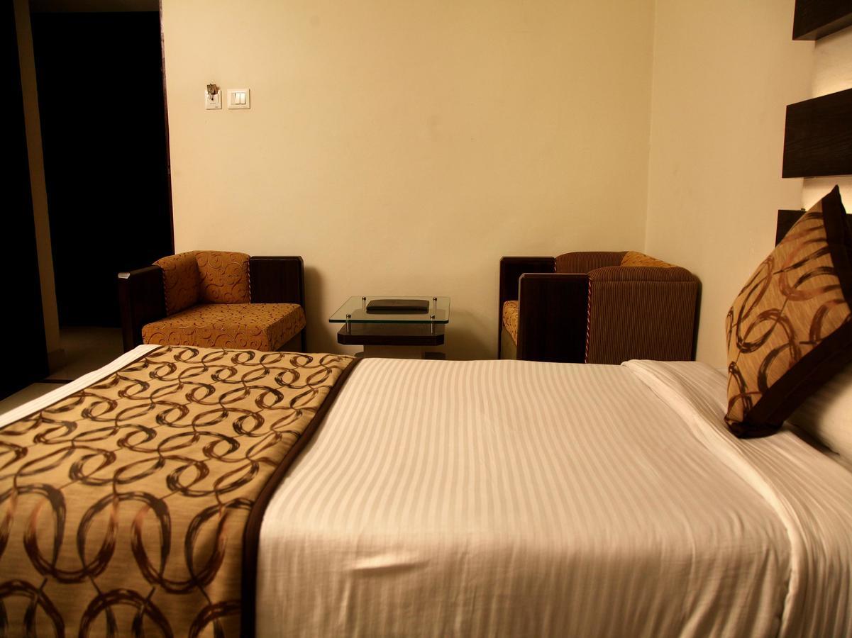 Oyo 905 Galaxy View Hotel Prayagraj Esterno foto