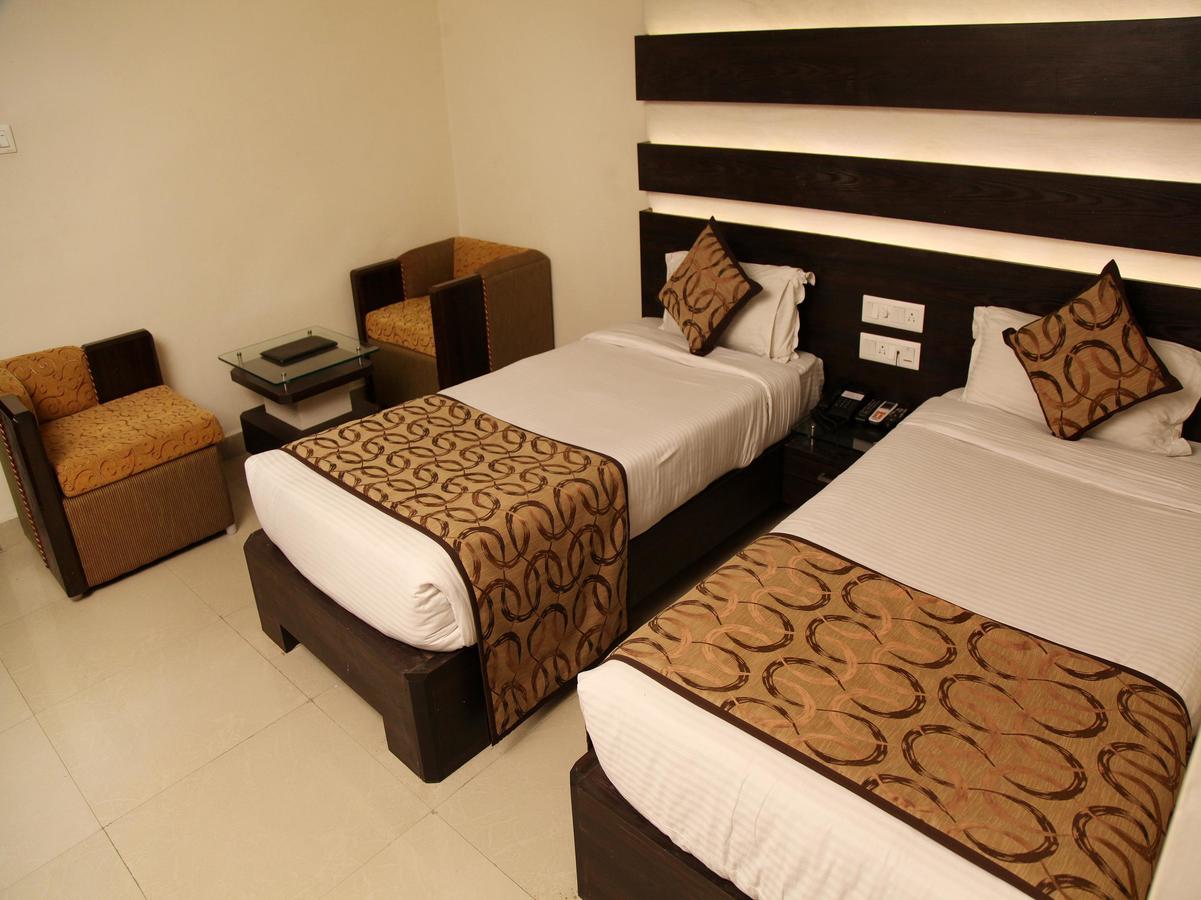 Oyo 905 Galaxy View Hotel Prayagraj Esterno foto