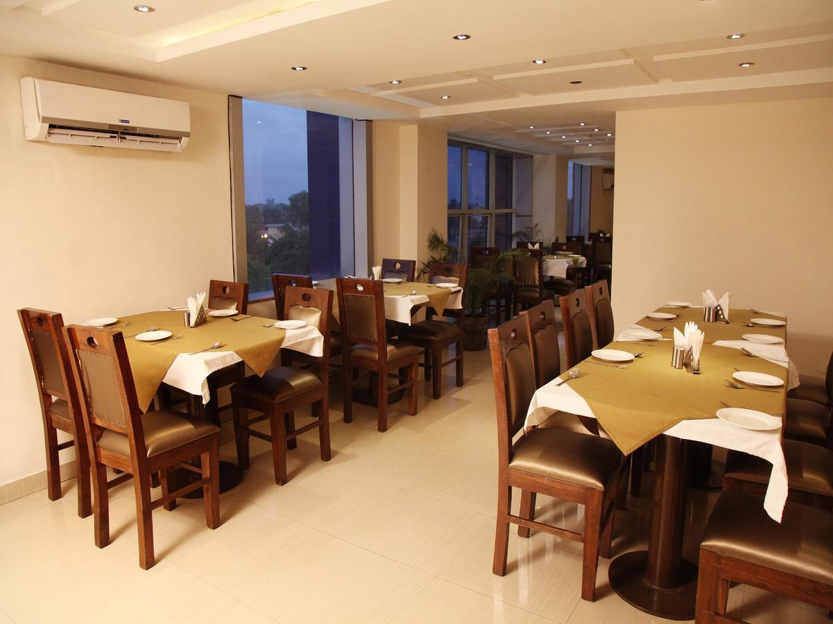 Oyo 905 Galaxy View Hotel Prayagraj Esterno foto